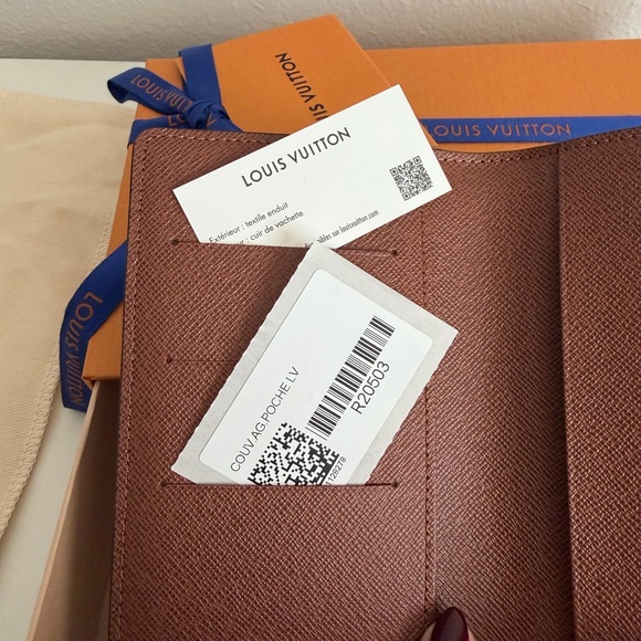 Louis Vuitton Pocket Agenda Cover - Picture 5 of 9